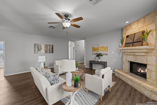 704 Hightrail, Schertz, TX 78108