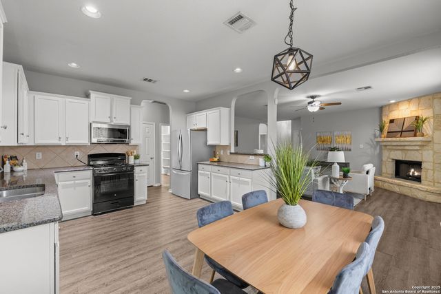 704 Hightrail, Schertz, TX 78108