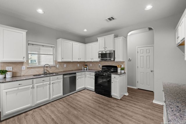 704 Hightrail, Schertz, TX 78108