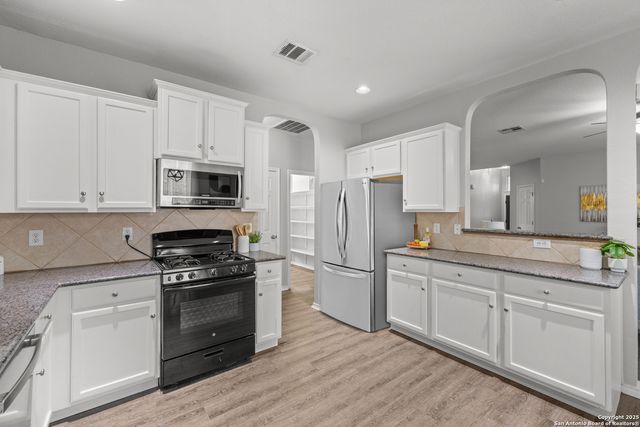 704 Hightrail, Schertz, TX 78108