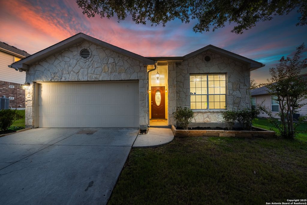 704 Hightrail, Schertz, TX 78108