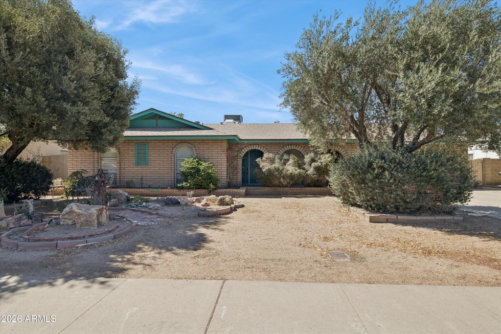 5209 W LAS PALMARITAS Drive, Glendale, AZ 85302
