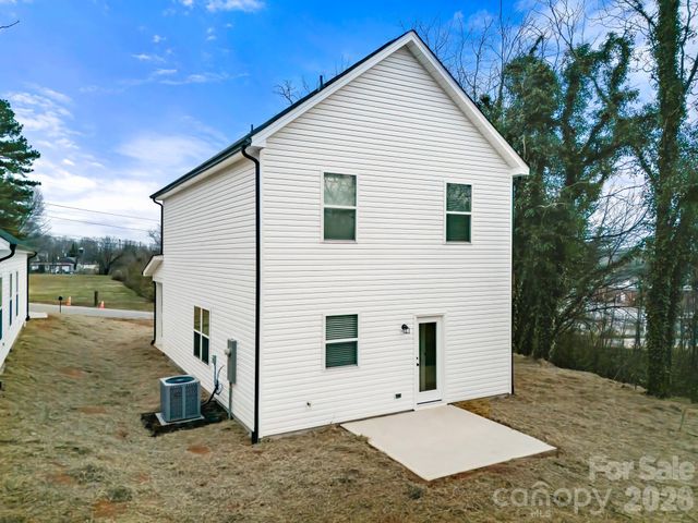 1566 7th Avenue Drive, Hickory, NC 28602
