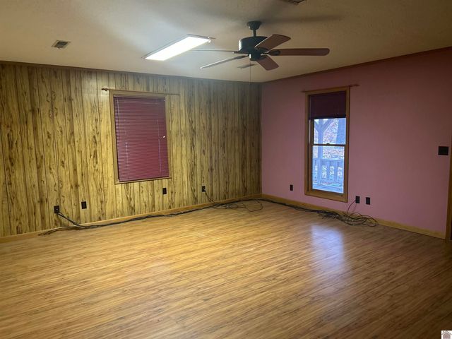 495 S Sutton Lane, Mayfield, KY 42066