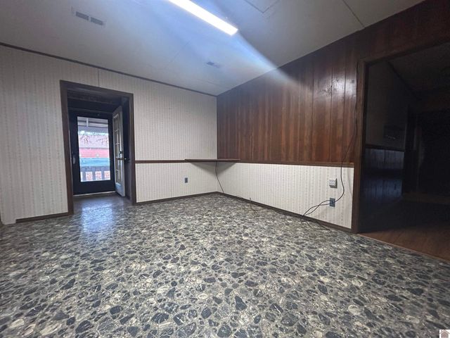 495 S Sutton Lane, Mayfield, KY 42066