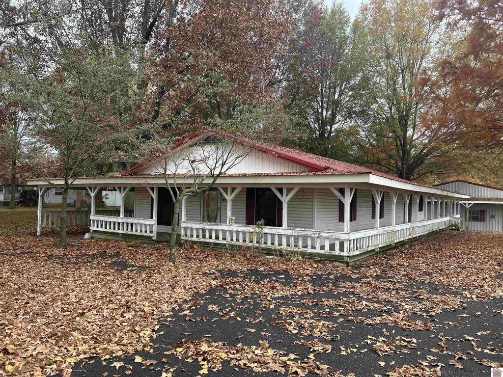 495 S Sutton Lane, Mayfield, KY 42066