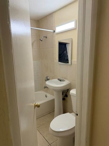 1135 SHARAZAD Boulevard 35, Opa-locka, FL 33054