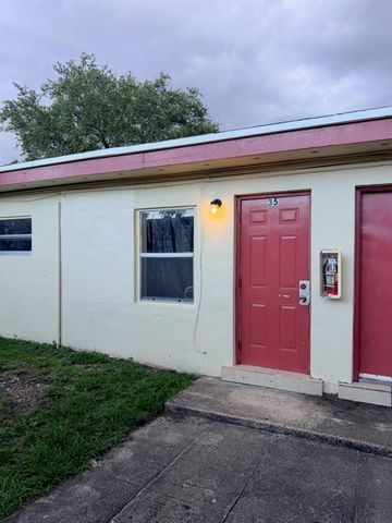 1135 SHARAZAD Boulevard 35, Opa-locka, FL 33054