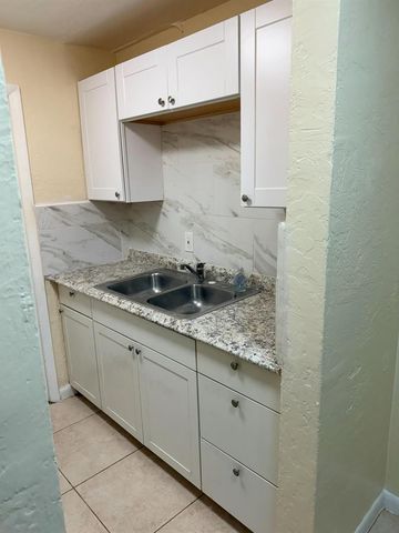 1135 SHARAZAD Boulevard 35, Opa-locka, FL 33054