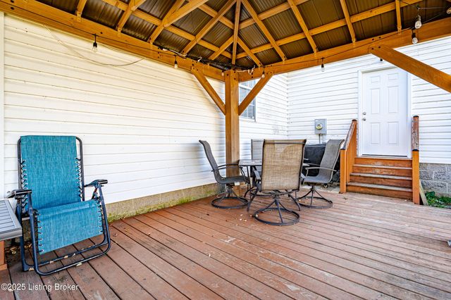 1114 Cedar Springs Pkwy, La Grange, KY 40031