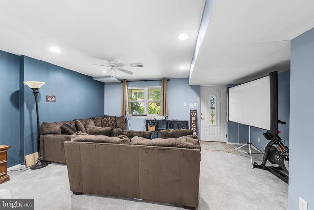 607 SAINT ANTHONY LN, Upper Darby, PA 19082