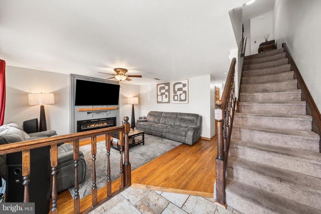 607 SAINT ANTHONY LN, Upper Darby, PA 19082