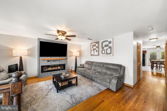 607 SAINT ANTHONY LN, Upper Darby, PA 19082