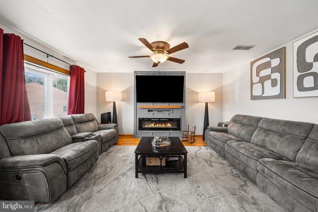 607 SAINT ANTHONY LN, Upper Darby, PA 19082