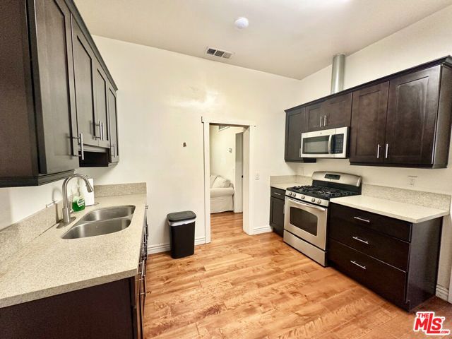 1327 W 35th Street, Los Angeles, CA 90007