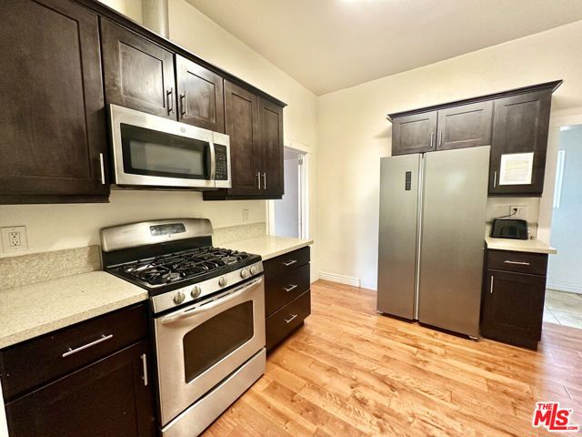 1327 W 35th Street, Los Angeles, CA 90007