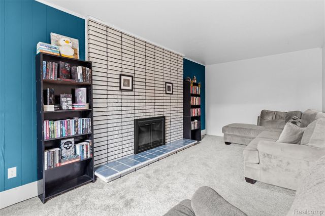 27323 Crestwood Drive, Warren, MI 48088