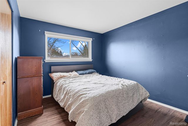 27323 Crestwood Drive, Warren, MI 48088