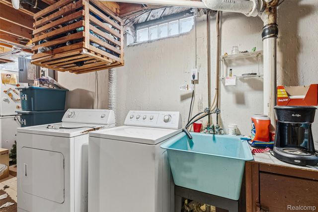 27323 Crestwood Drive, Warren, MI 48088