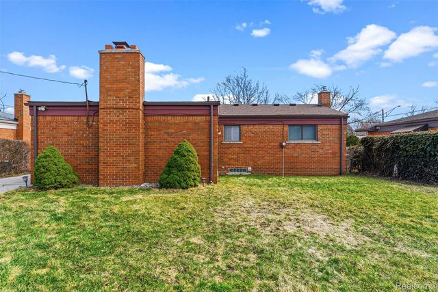 27323 Crestwood Drive, Warren, MI 48088