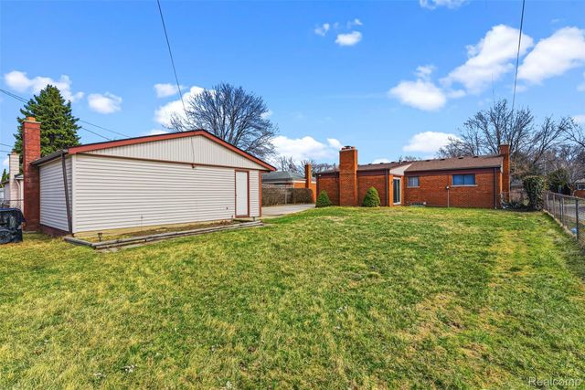 27323 Crestwood Drive, Warren, MI 48088