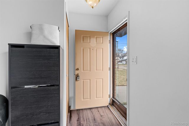 27323 Crestwood Drive, Warren, MI 48088