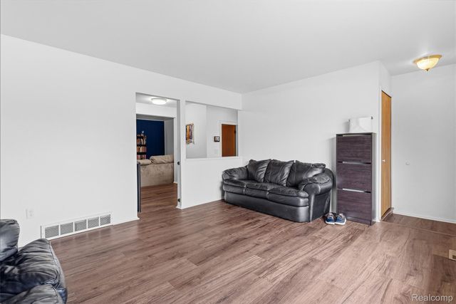 27323 Crestwood Drive, Warren, MI 48088