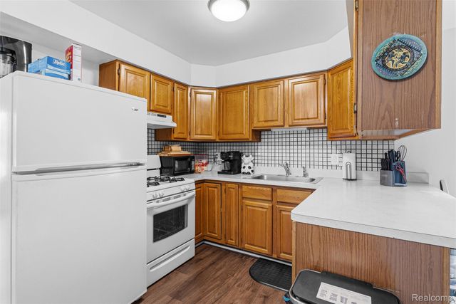 27323 Crestwood Drive, Warren, MI 48088