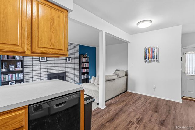 27323 Crestwood Drive, Warren, MI 48088