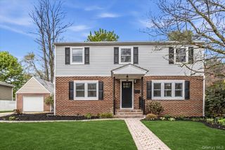 27 Landscape Drive, Wheatley Heights, NY 11798