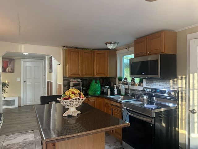 530 Pleasant St, Bridgewater, MA 02324