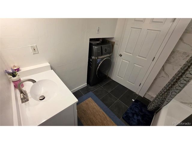 1525 S Holly St 104, Denver, CO 80222