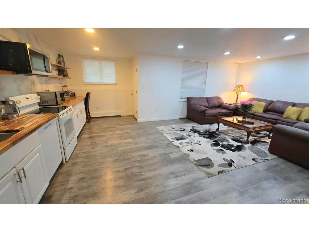 1525 S Holly St 104, Denver, CO 80222