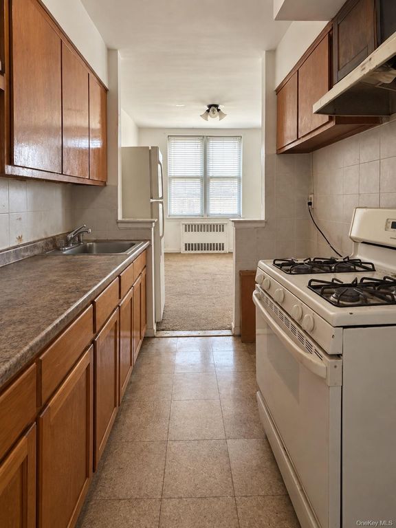 86-16 60th Avenue 3J, Elmhurst, NY 11373 — exterior