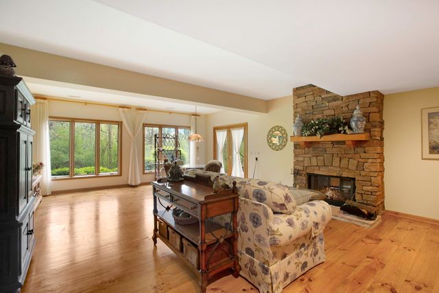 15214 Shamrock Lane, Woodstock, IL 60098