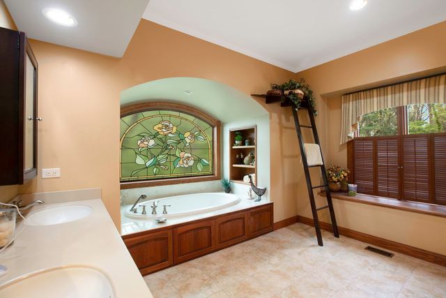 15214 Shamrock Lane, Woodstock, IL 60098
