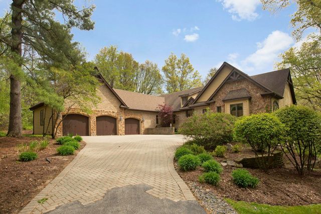 15214 Shamrock Lane, Woodstock, IL 60098