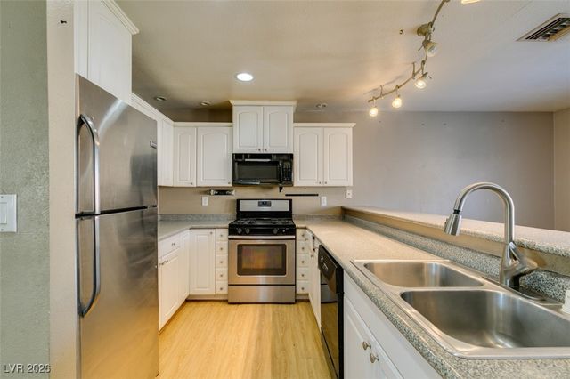 5650 Sea Breeze Avenue, Las Vegas, NV 89110