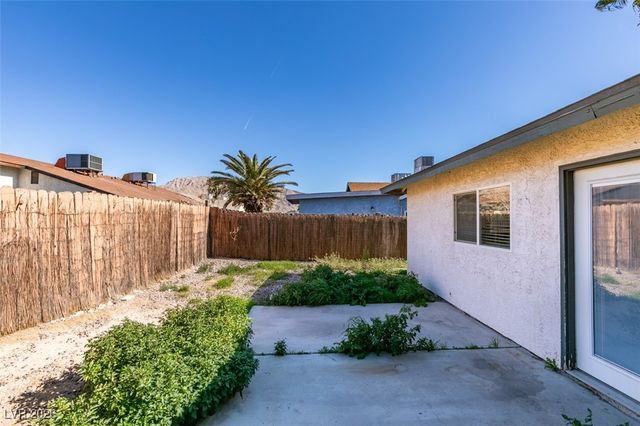 5650 Sea Breeze Avenue, Las Vegas, NV 89110