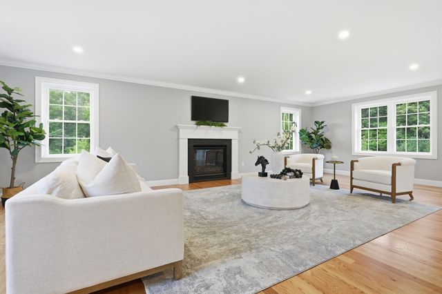 22 Townsend Road, Shirley, MA 01464