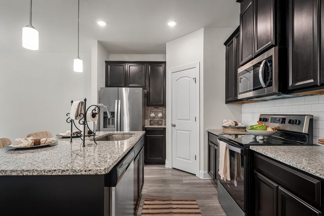 1211 W End Station Dr, Lebanon, TN 37087