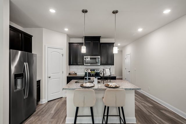 1211 W End Station Dr, Lebanon, TN 37087