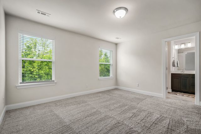 1211 W End Station Dr, Lebanon, TN 37087