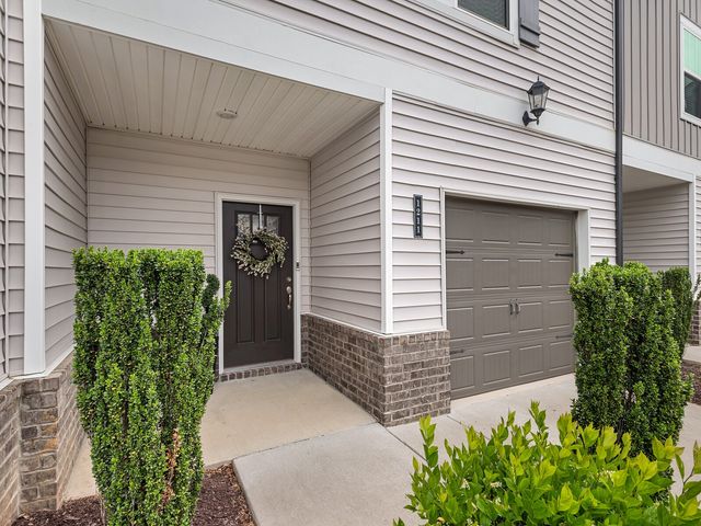 1211 W End Station Dr, Lebanon, TN 37087