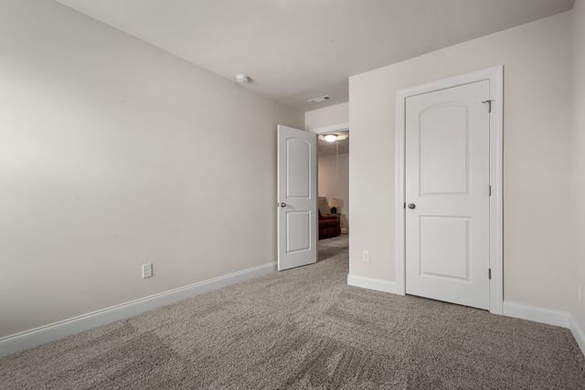 1211 W End Station Dr, Lebanon, TN 37087