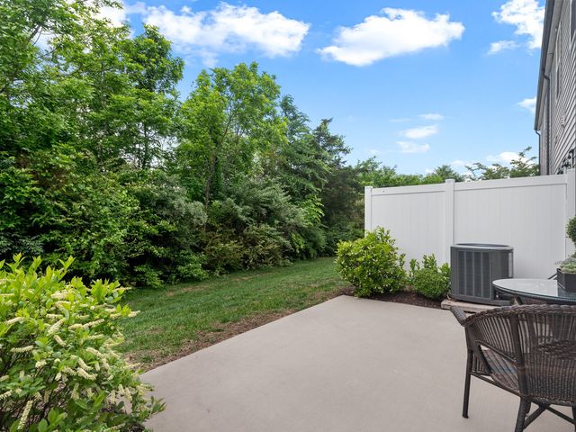 1211 W End Station Dr, Lebanon, TN 37087