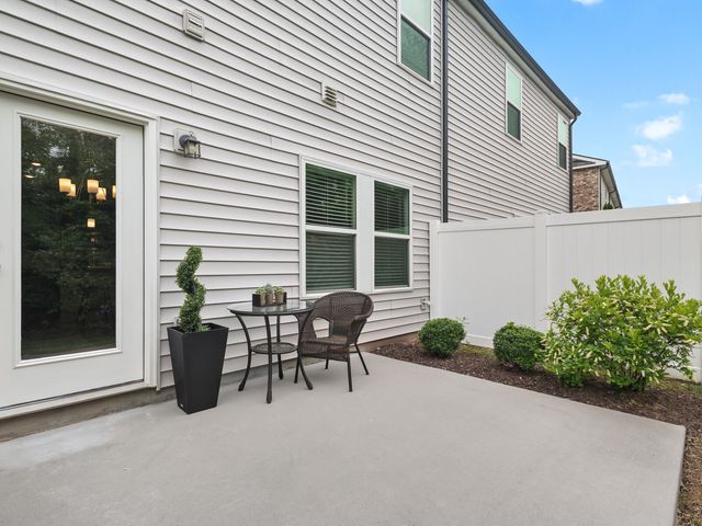 1211 W End Station Dr, Lebanon, TN 37087