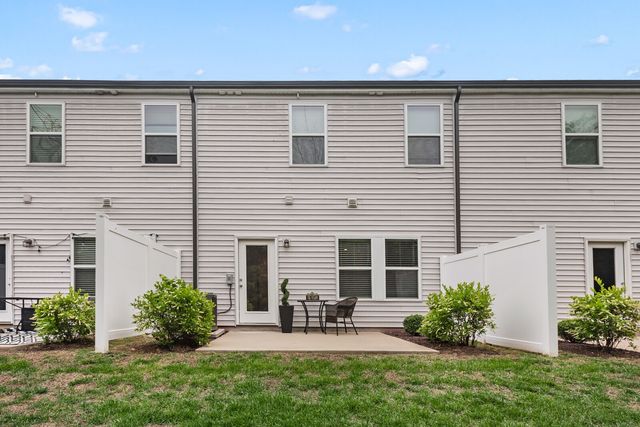 1211 W End Station Dr, Lebanon, TN 37087
