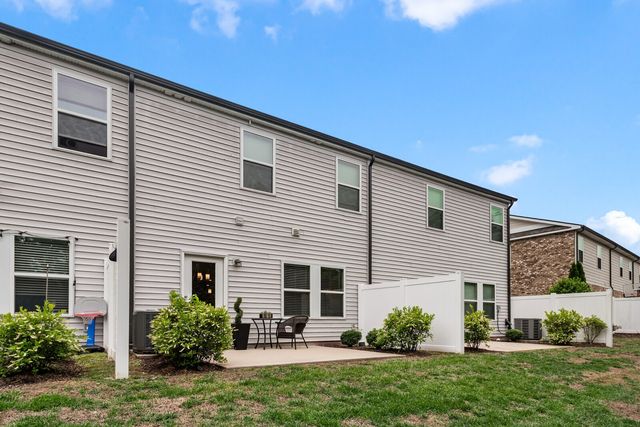 1211 W End Station Dr, Lebanon, TN 37087