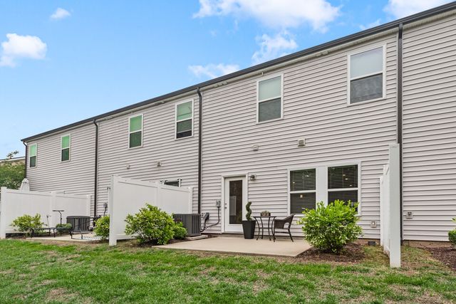 1211 W End Station Dr, Lebanon, TN 37087